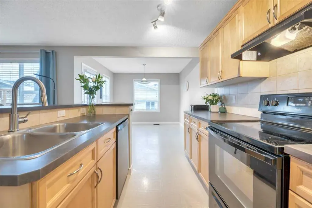 84 Evermeadow Manor SW