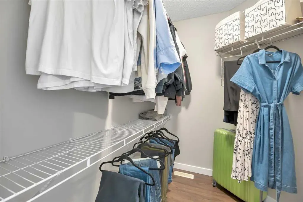 84 Evermeadow Manor SW