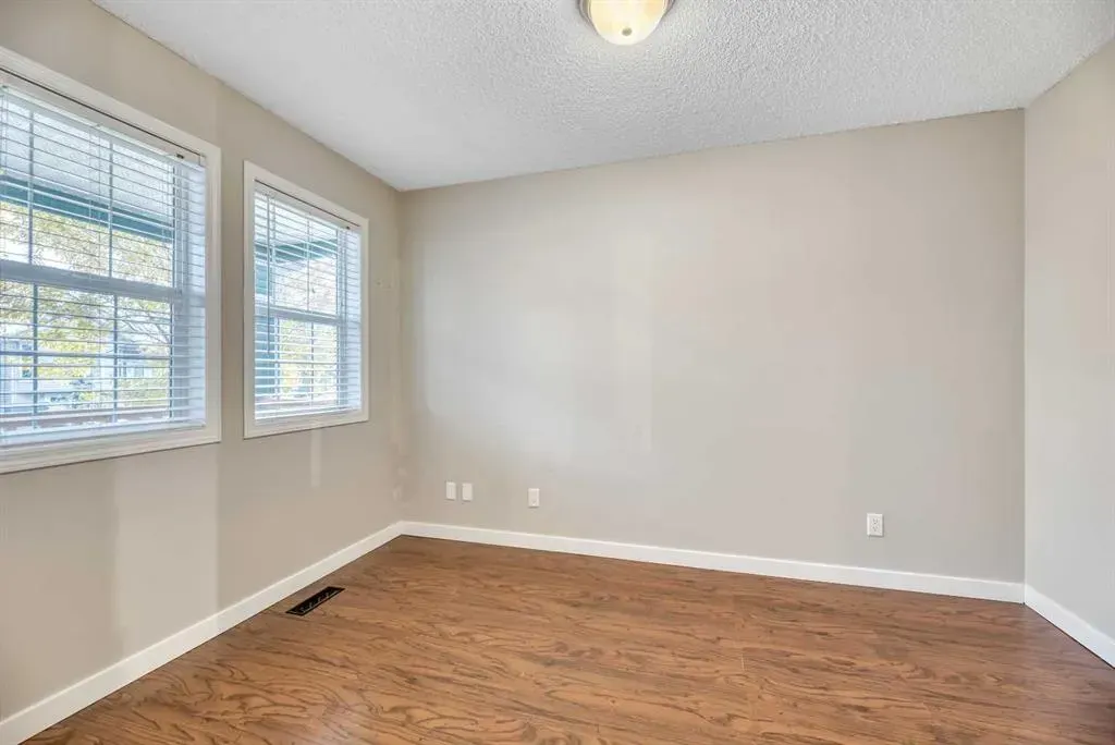 84 Evermeadow Manor SW