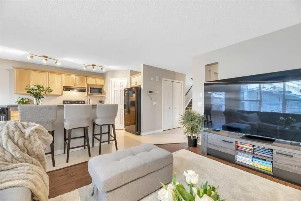 84 Evermeadow Manor SW