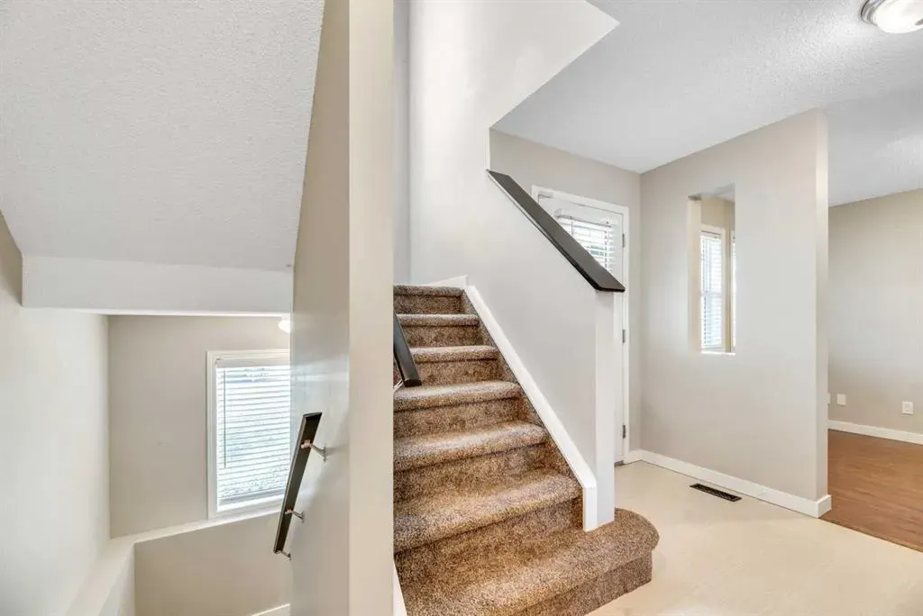 84 Evermeadow Manor SW