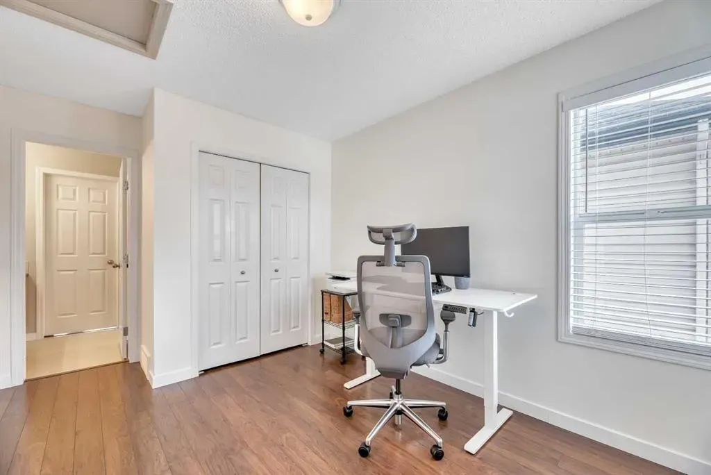 84 Evermeadow Manor SW