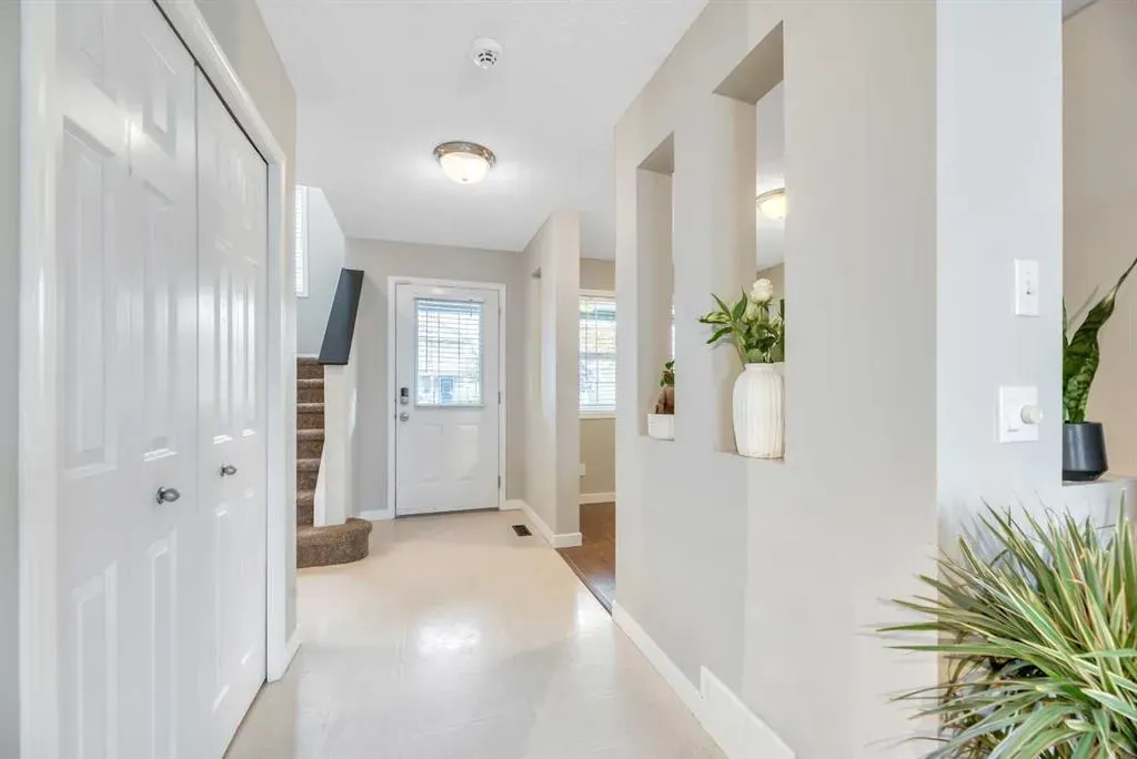 84 Evermeadow Manor SW