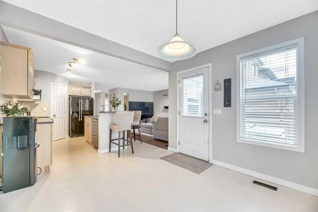 84 Evermeadow Manor SW