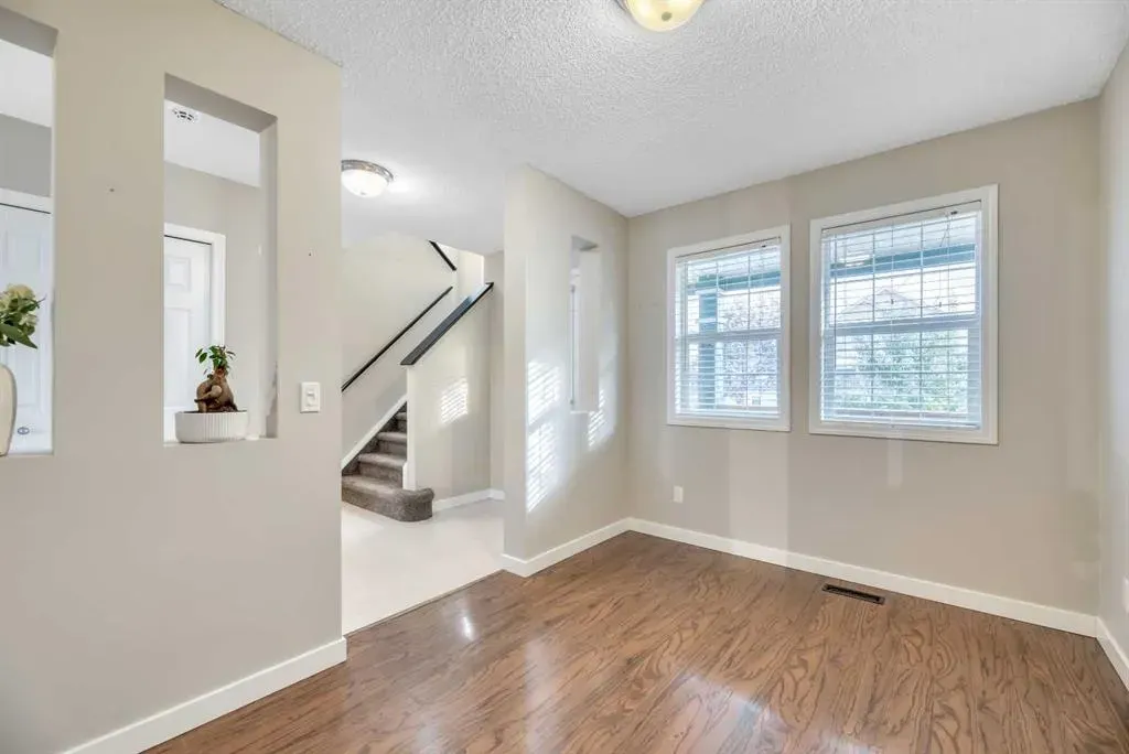 84 Evermeadow Manor SW