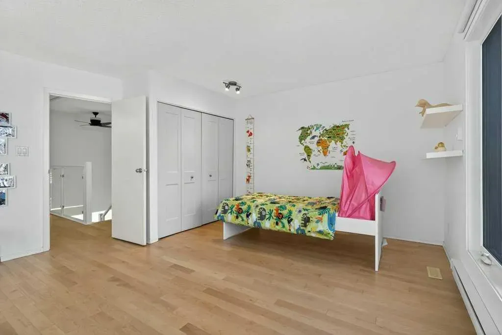 3839 Point Mckay Road NW