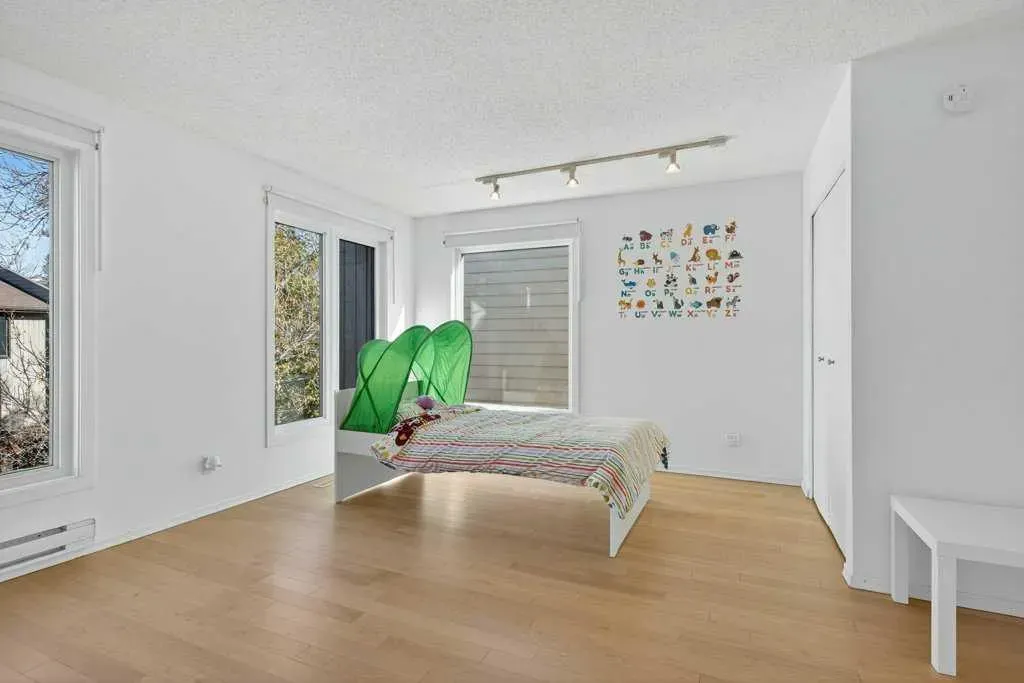 3839 Point Mckay Road NW