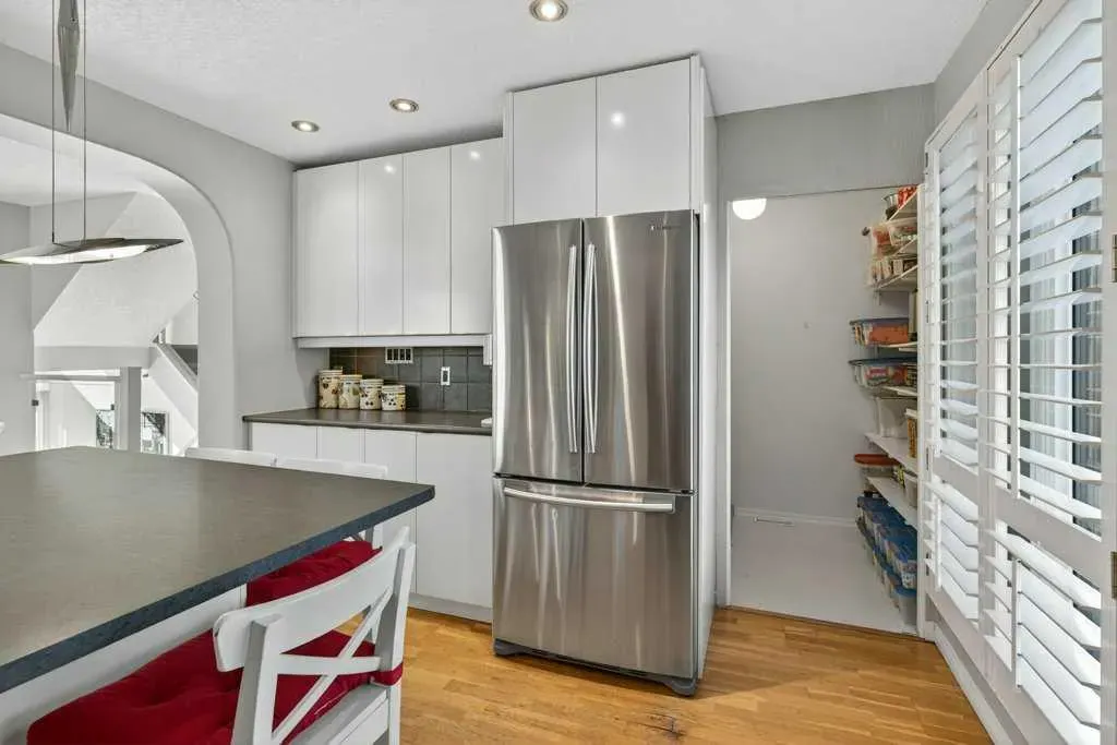 3839 Point Mckay Road NW