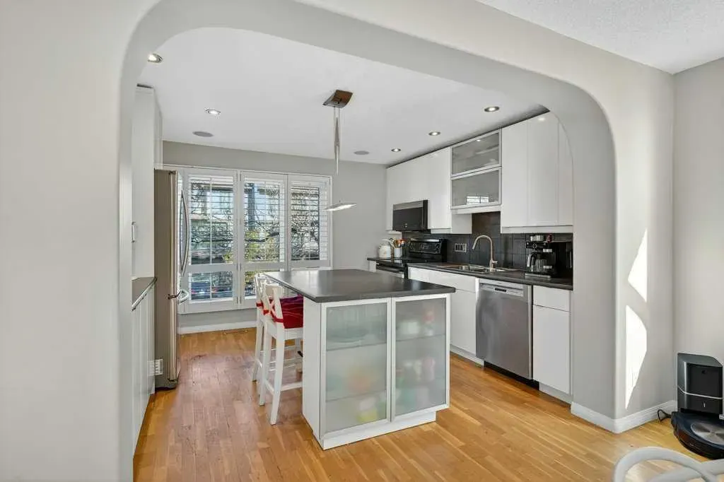 3839 Point Mckay Road NW