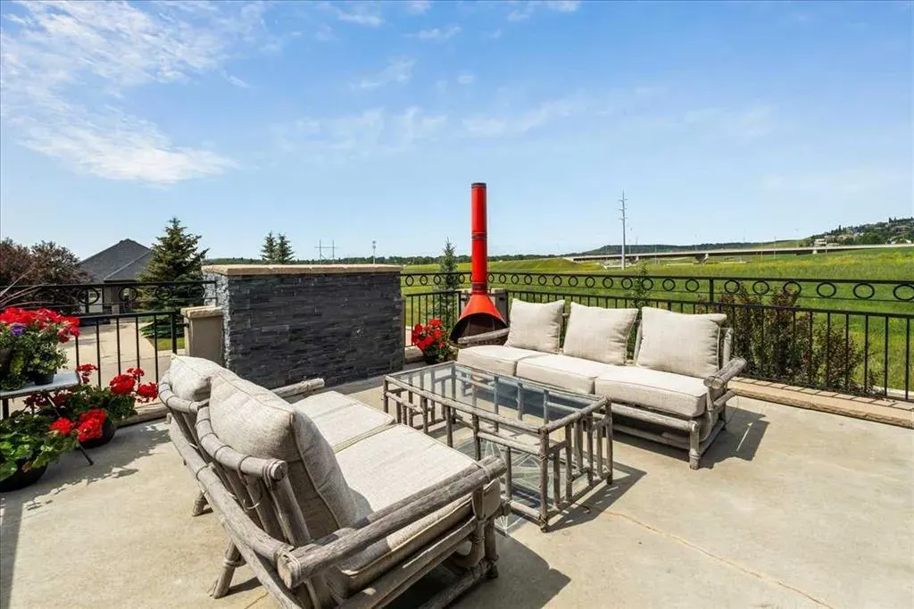 374 Discovery Ridge Way SW