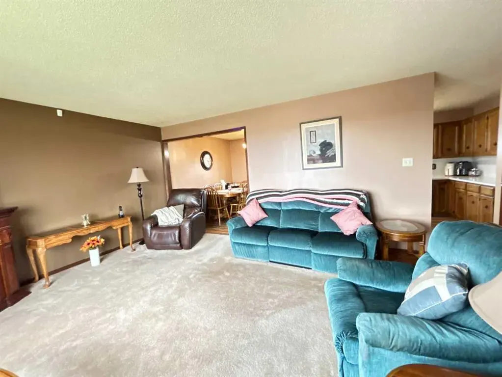 1923 Crestwood Drive SE