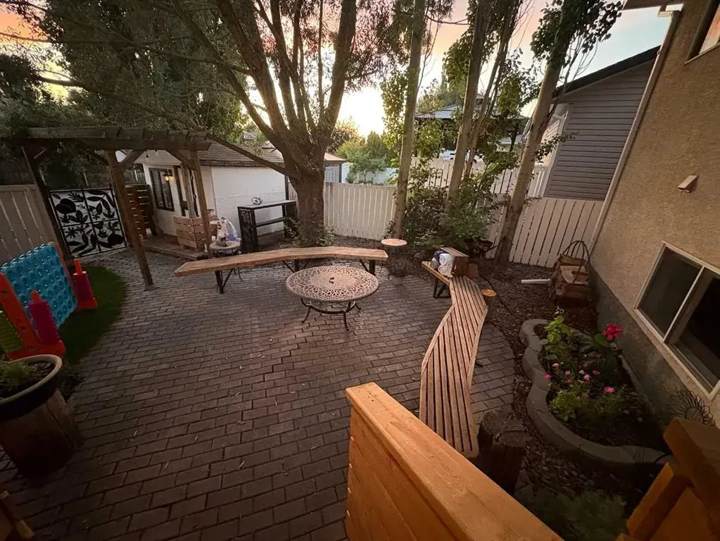 167 Mt Rundle Road W