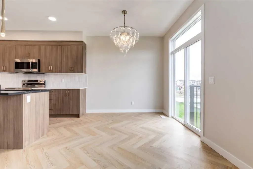 82 Agate Road