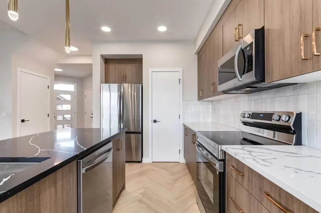 82 Agate Road