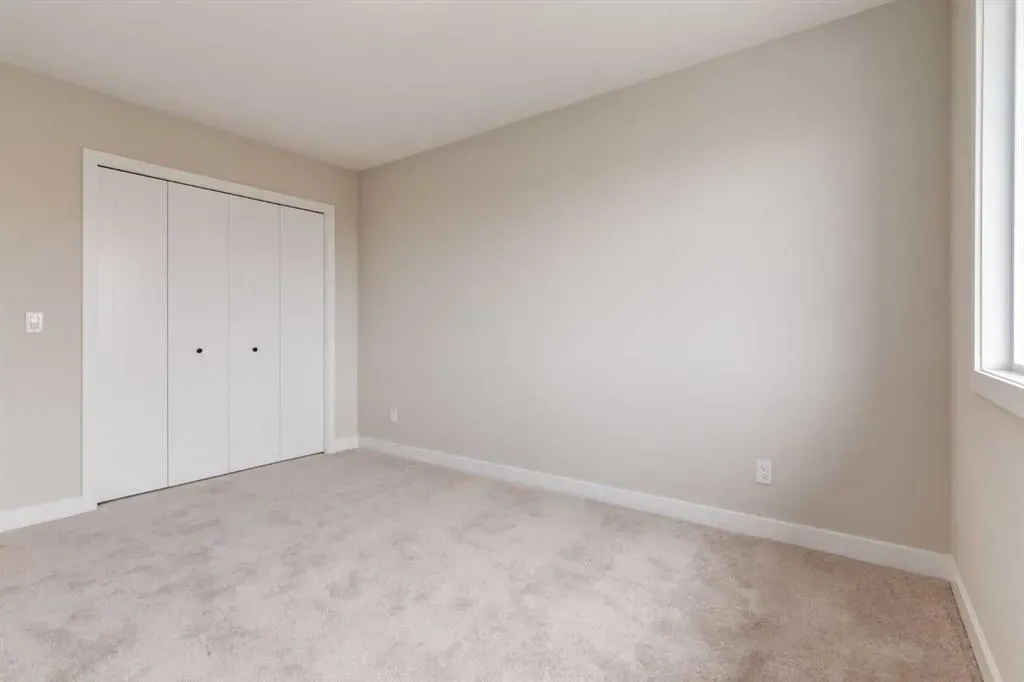 82 Agate Road