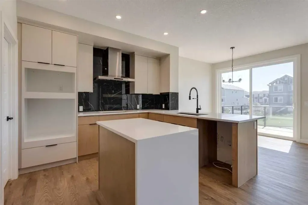 11 Lewiston View NE