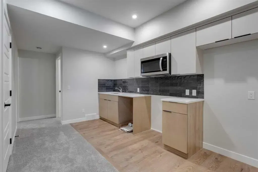 11 Lewiston View NE