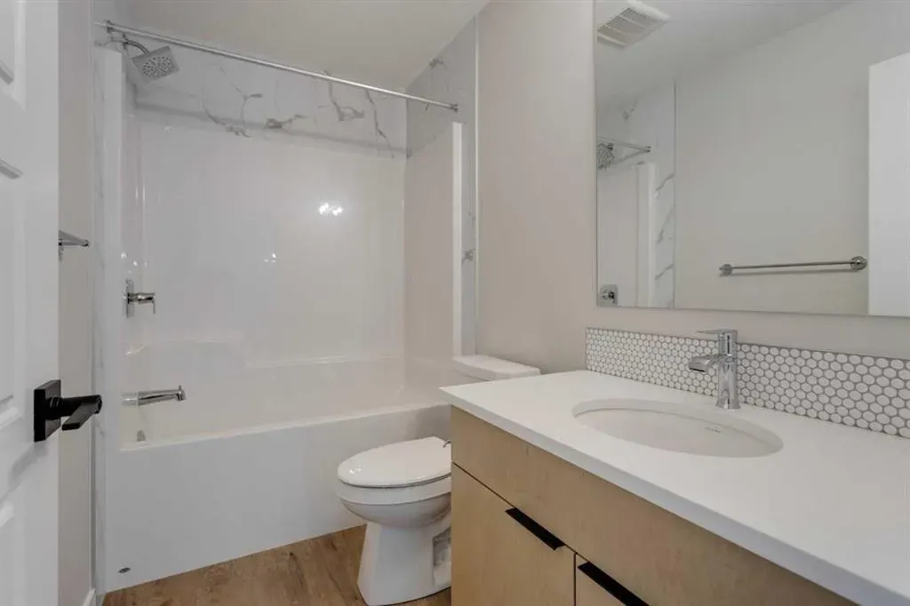 11 Lewiston View NE