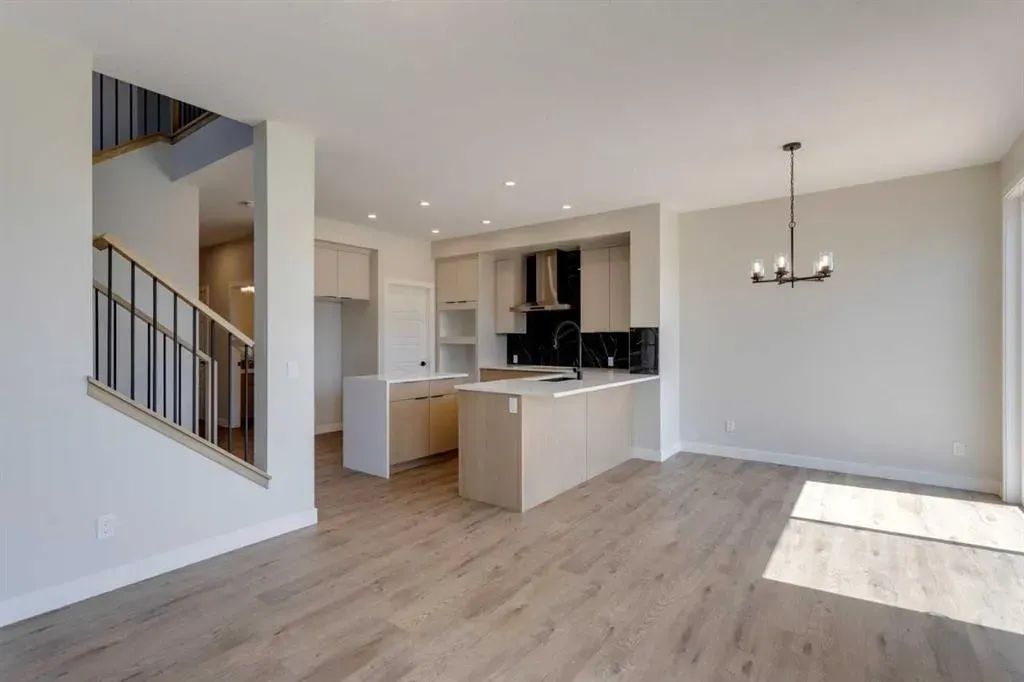 11 Lewiston View NE