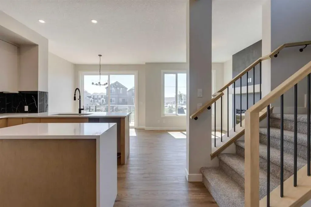 11 Lewiston View NE