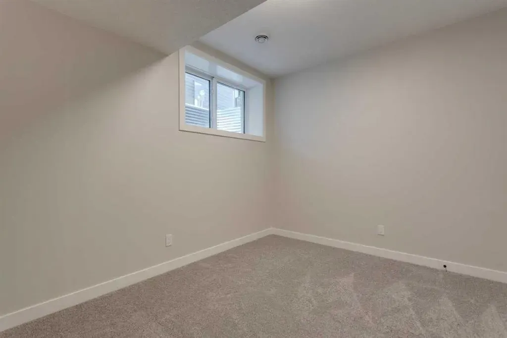 11 Lewiston View NE