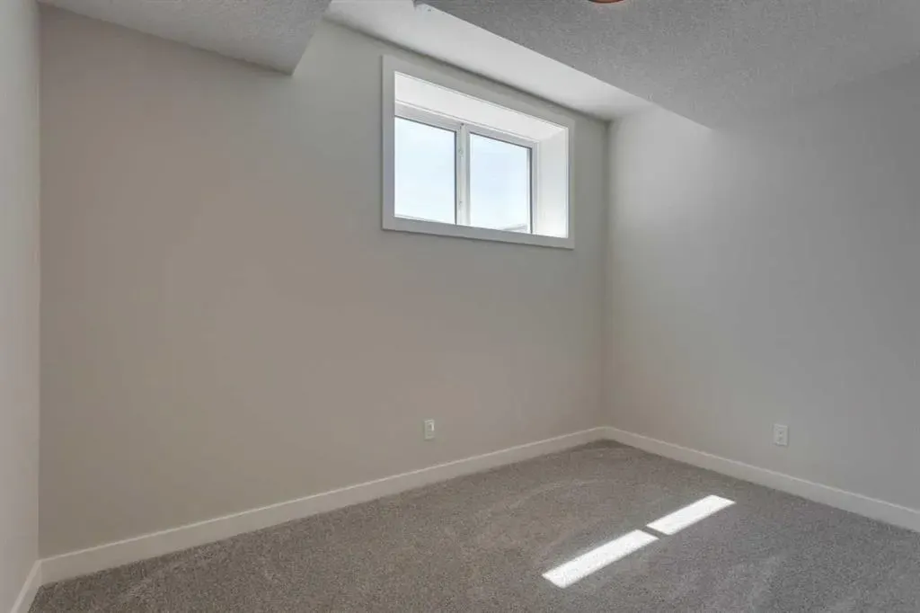 11 Lewiston View NE