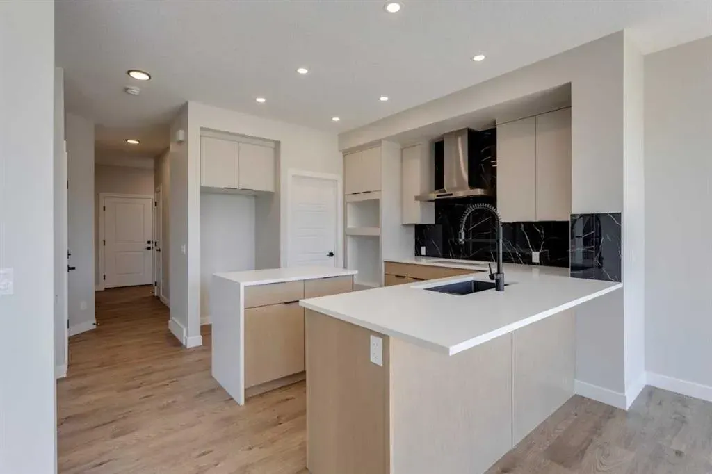 11 Lewiston View NE