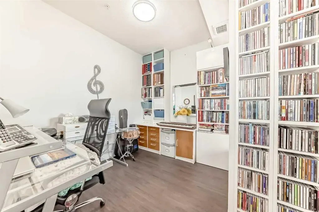 122 Mahogany Centre SE, #202