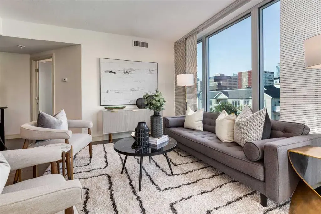 817 15 Avenue SW, #500