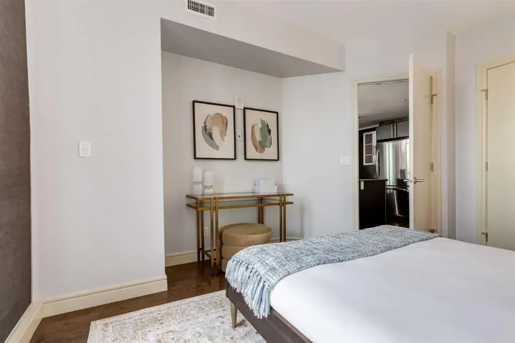 817 15 Avenue SW, #500