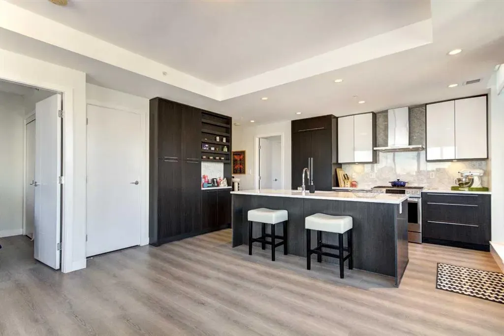 930 16 Avenue SW, #703