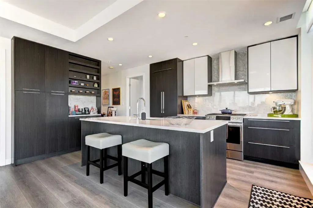 930 16 Avenue SW, #703