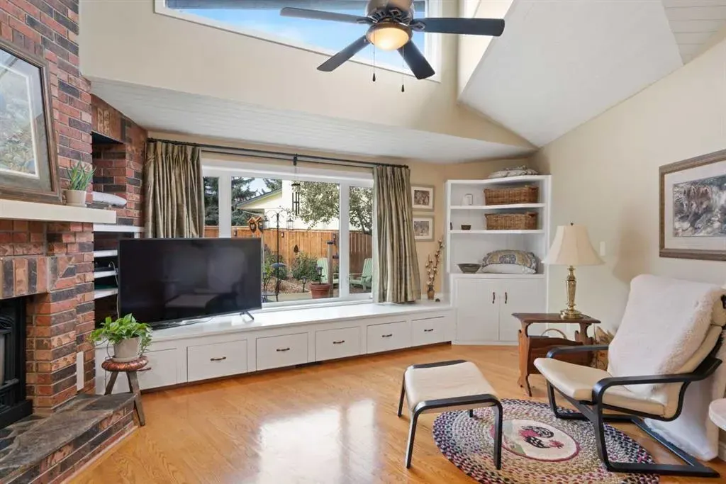 9632 Oakcliffe Drive SW