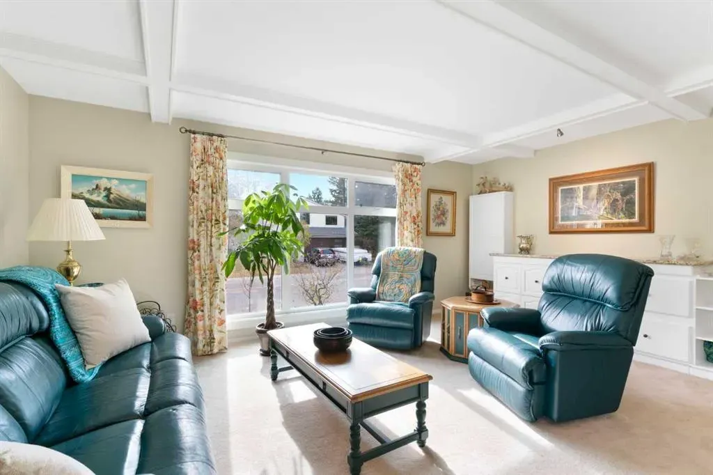 9632 Oakcliffe Drive SW