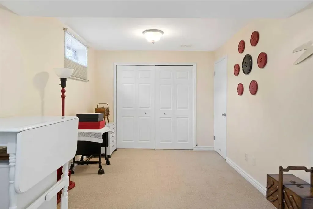 9632 Oakcliffe Drive SW