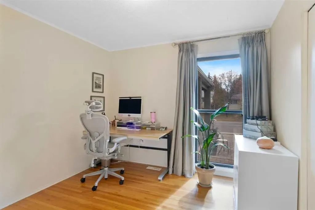 9632 Oakcliffe Drive SW