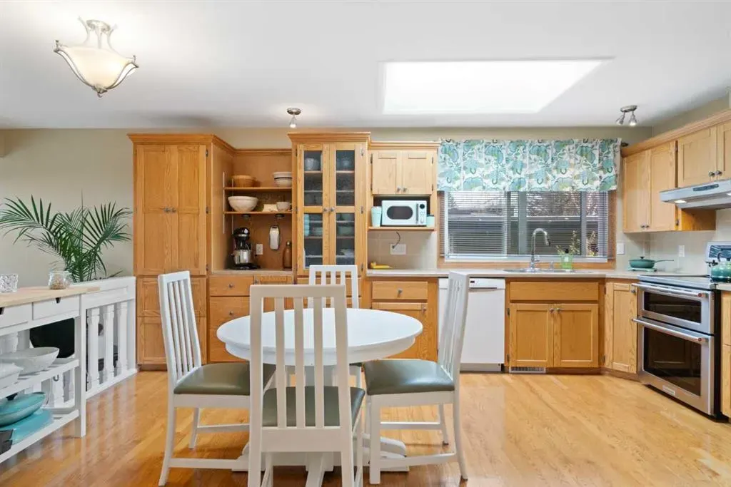 9632 Oakcliffe Drive SW