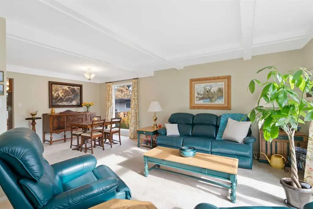 9632 Oakcliffe Drive SW