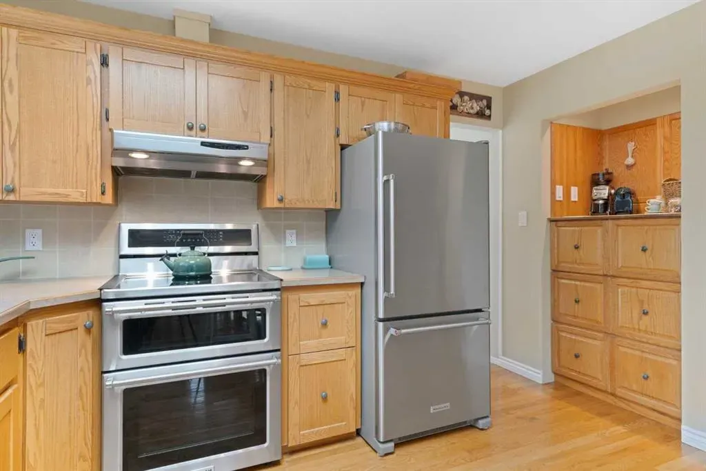 9632 Oakcliffe Drive SW