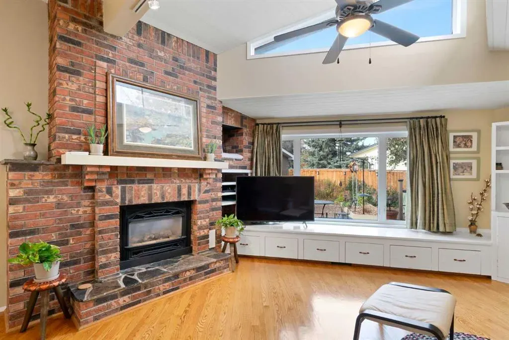 9632 Oakcliffe Drive SW