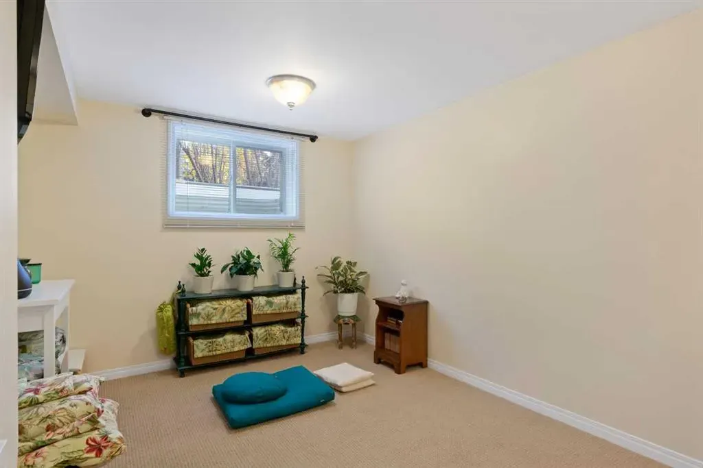 9632 Oakcliffe Drive SW