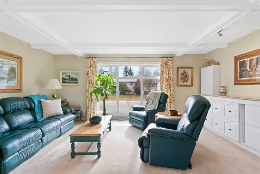 9632 Oakcliffe Drive SW