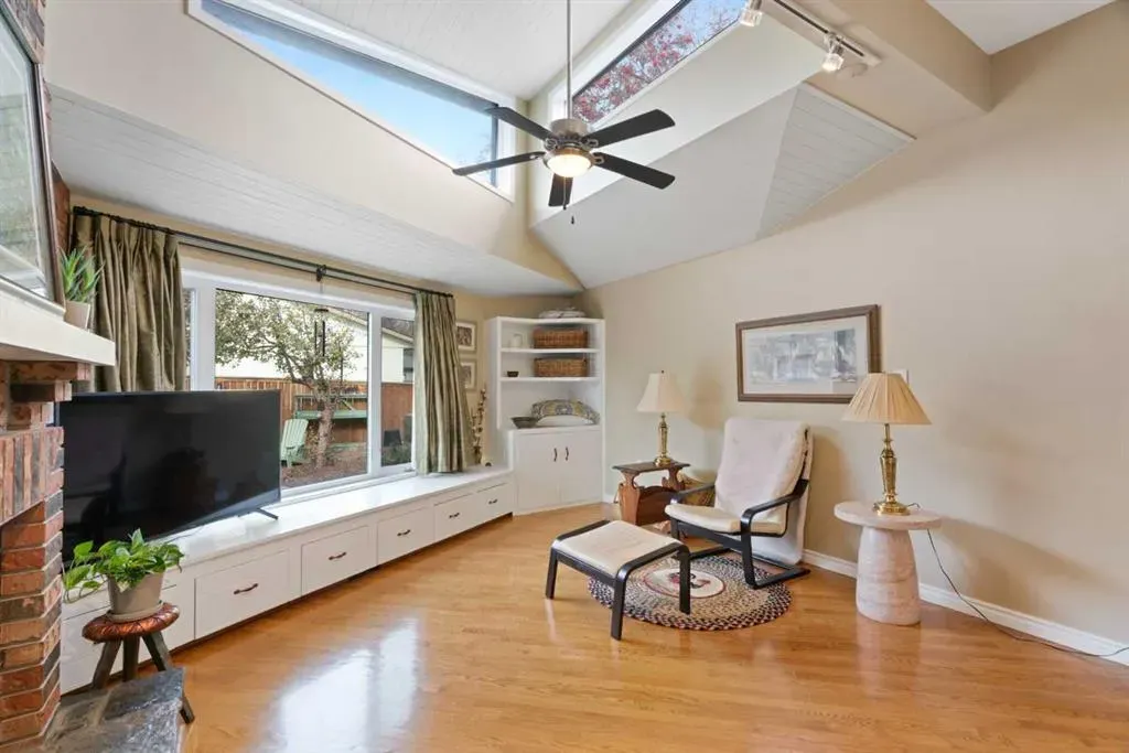 9632 Oakcliffe Drive SW