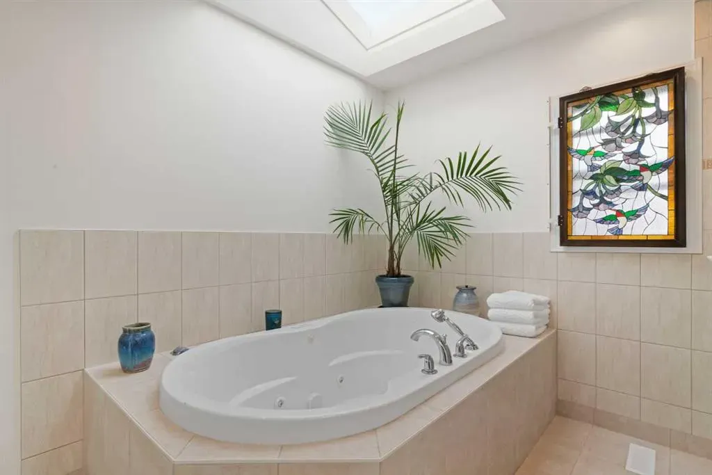 9632 Oakcliffe Drive SW