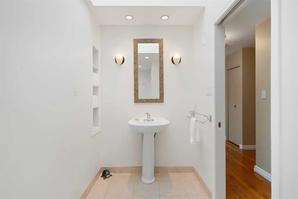 9632 Oakcliffe Drive SW