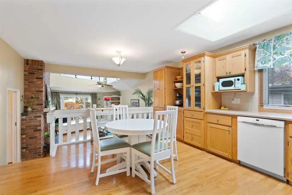 9632 Oakcliffe Drive SW