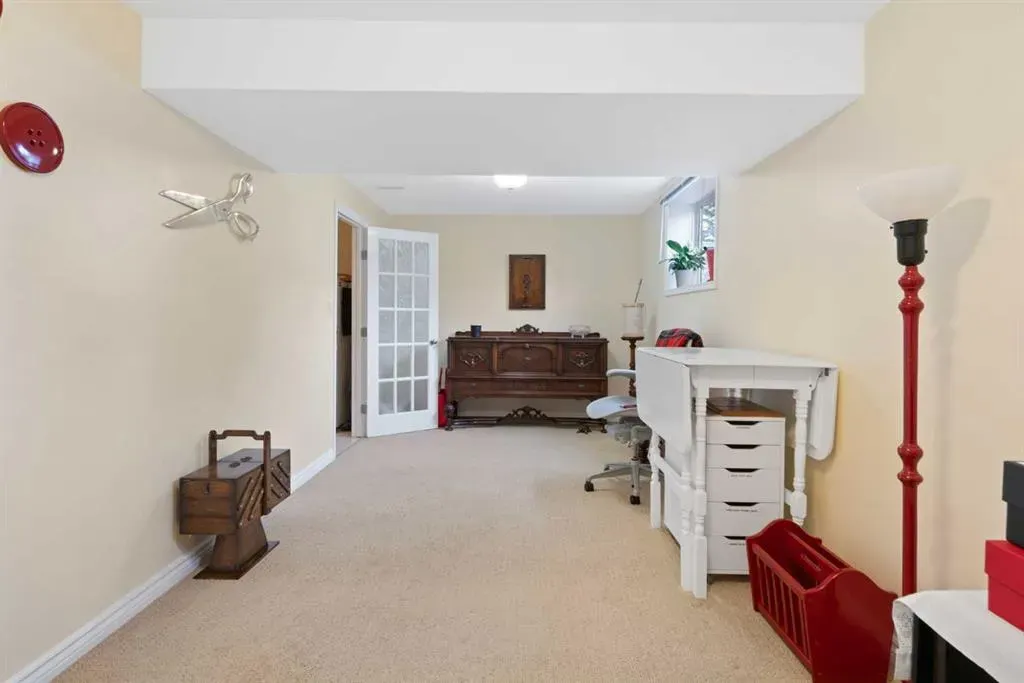 9632 Oakcliffe Drive SW