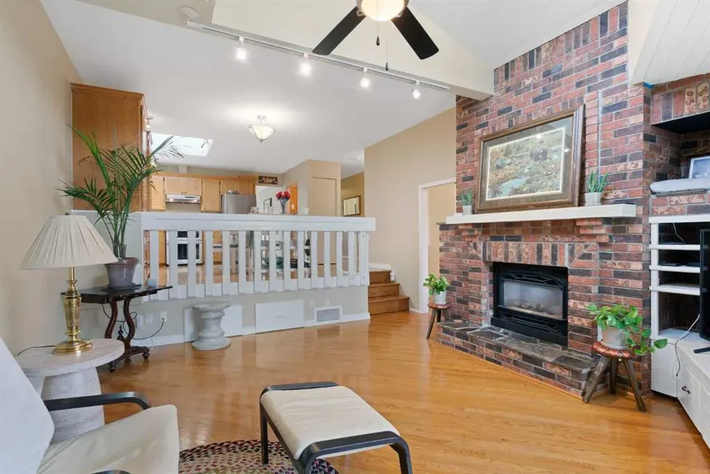 9632 Oakcliffe Drive SW