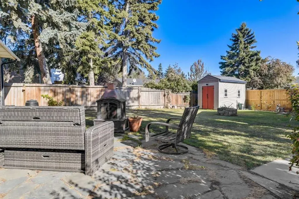 828 Queensland Drive SE