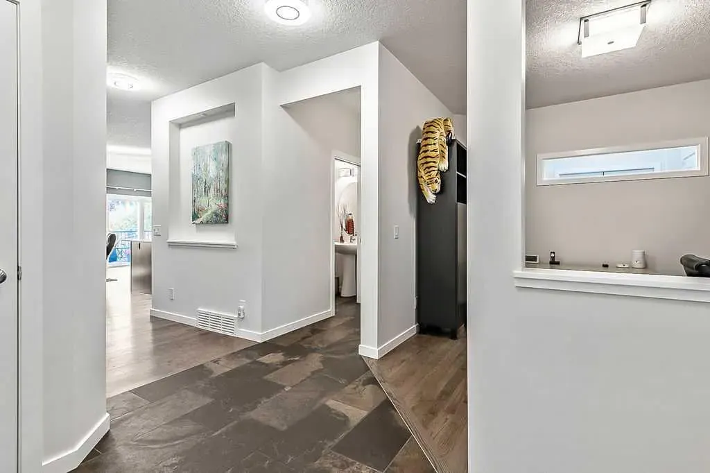 29 Cougar Ridge Close SW